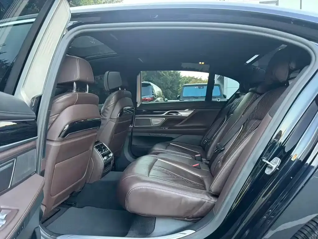 BMW 7 Series 2021 из CN, фото 6