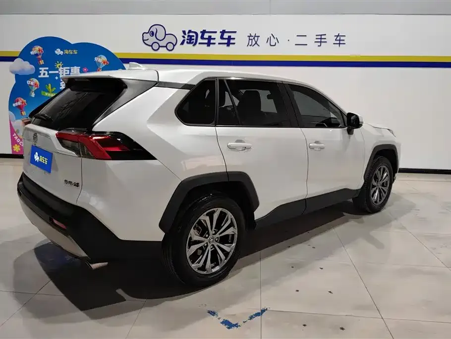 Toyota RAV4 — фото 4
