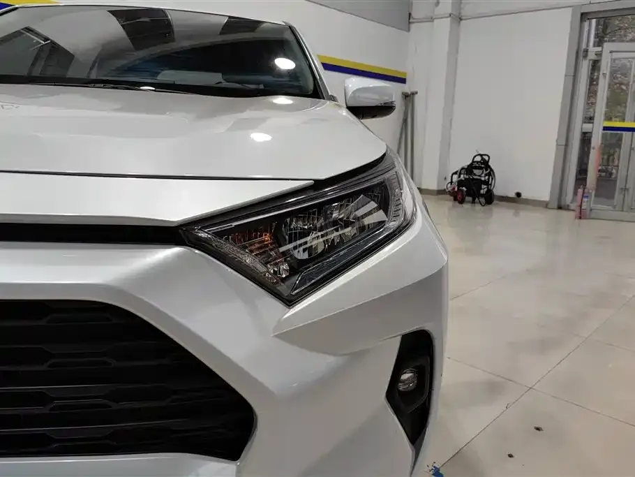 Toyota RAV4 — фото 3