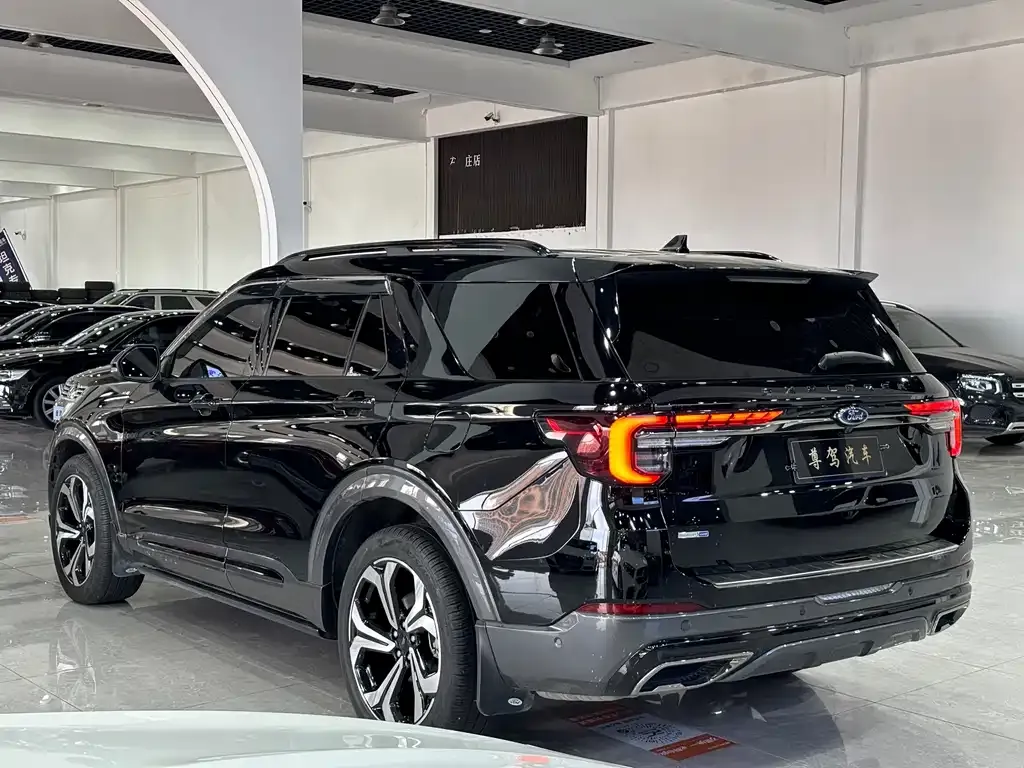 Ford Explorer — фото 10