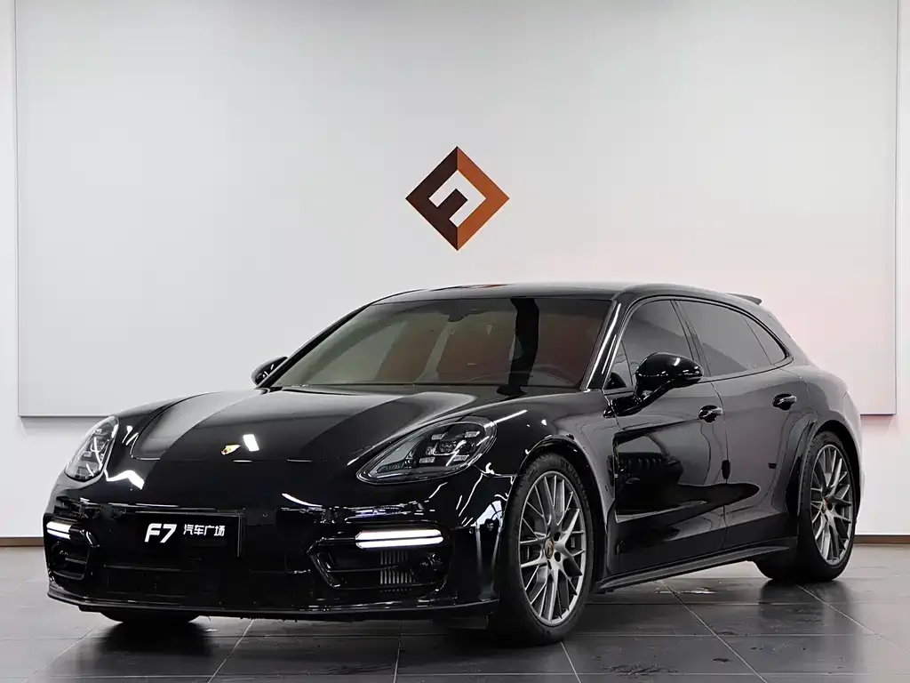 Porsche Panamera — фото 1