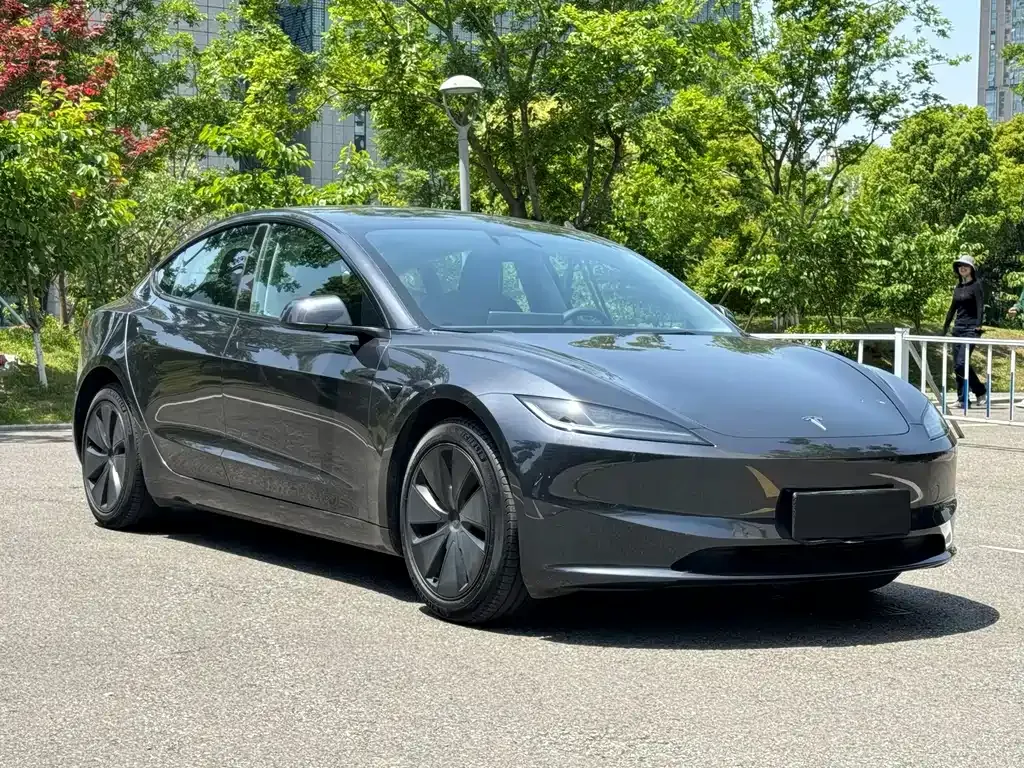 Tesla Model 3 — фото 8