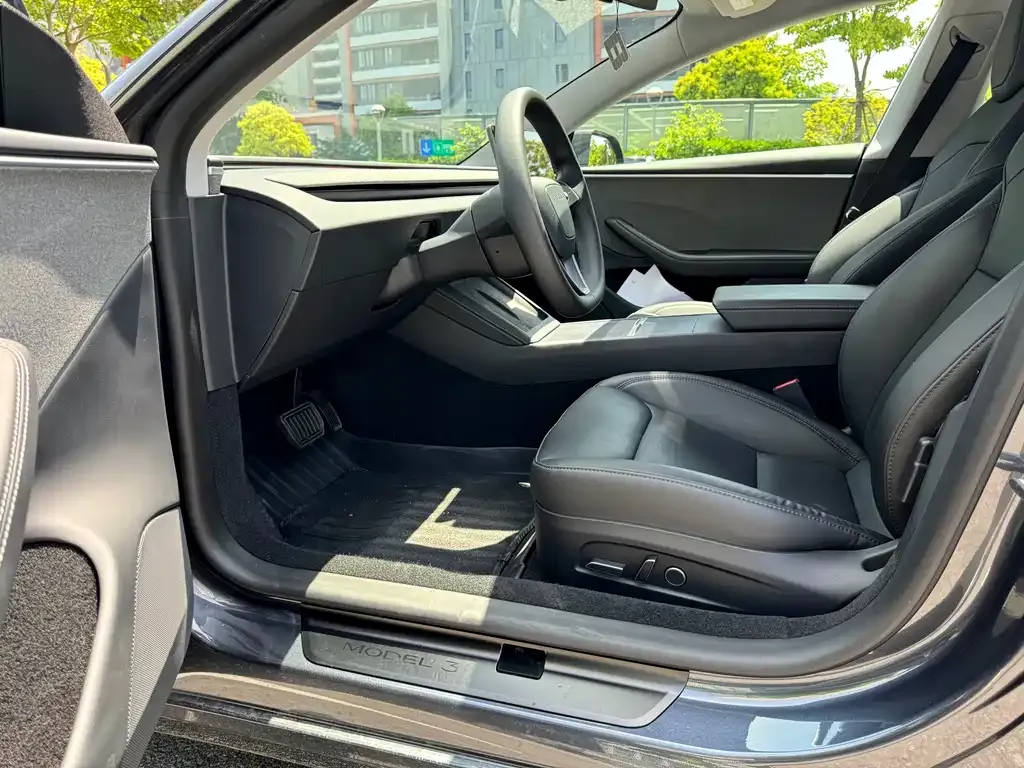 Tesla Model 3 — фото 4