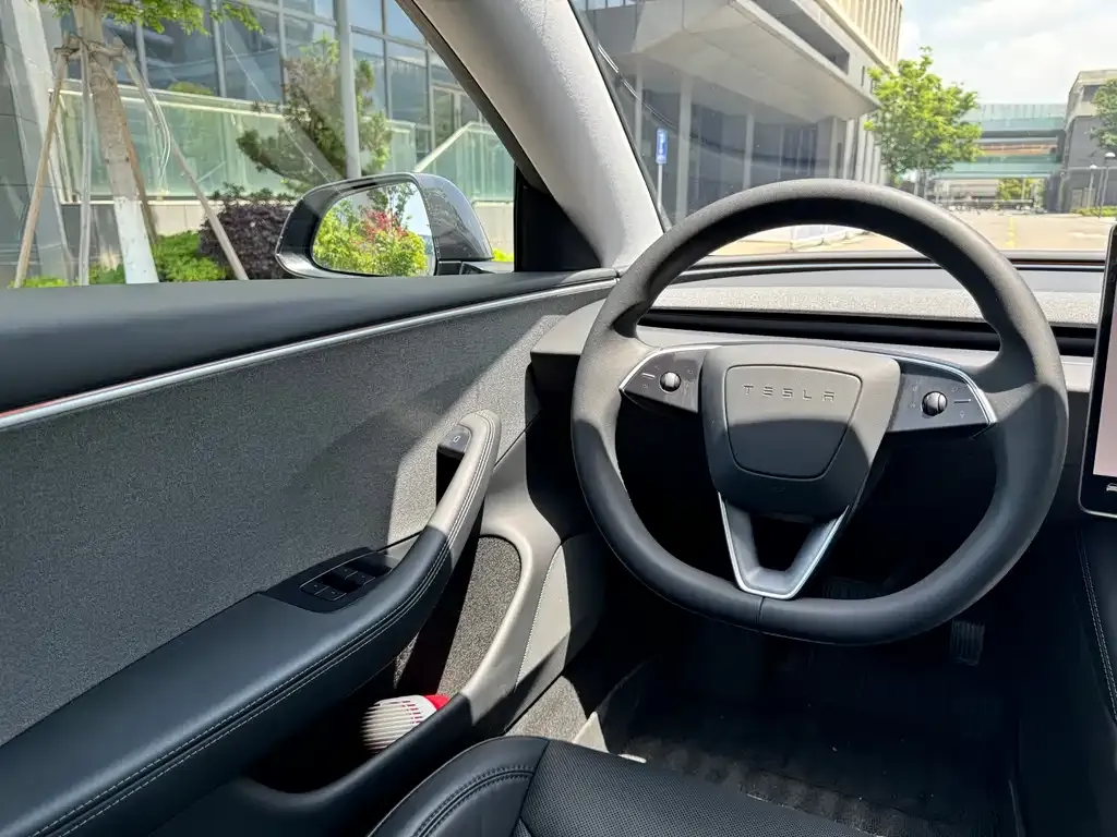 Tesla Model 3 — фото 6