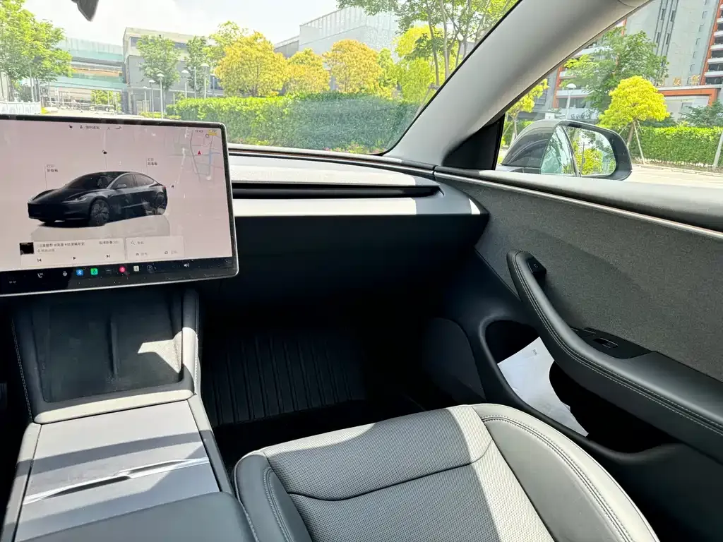 Tesla Model 3 — фото 7