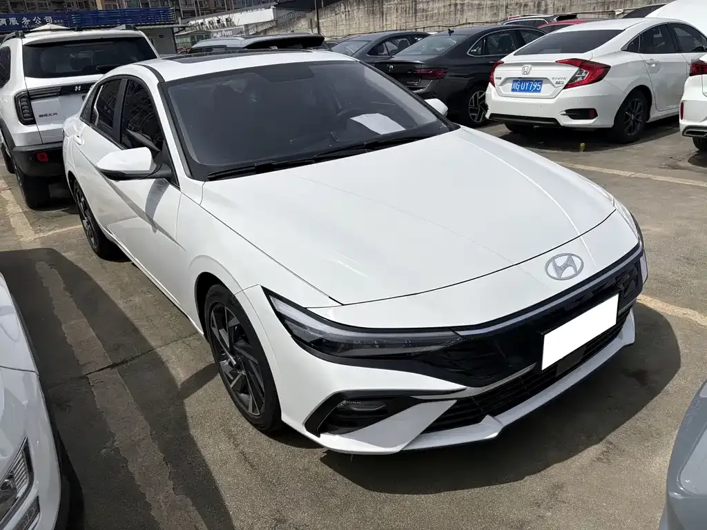 Hyundai Elantra — фото 2