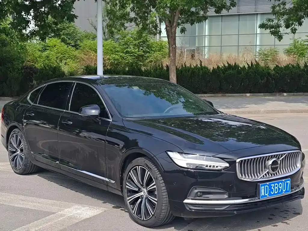 Volvo S90 — фото 1
