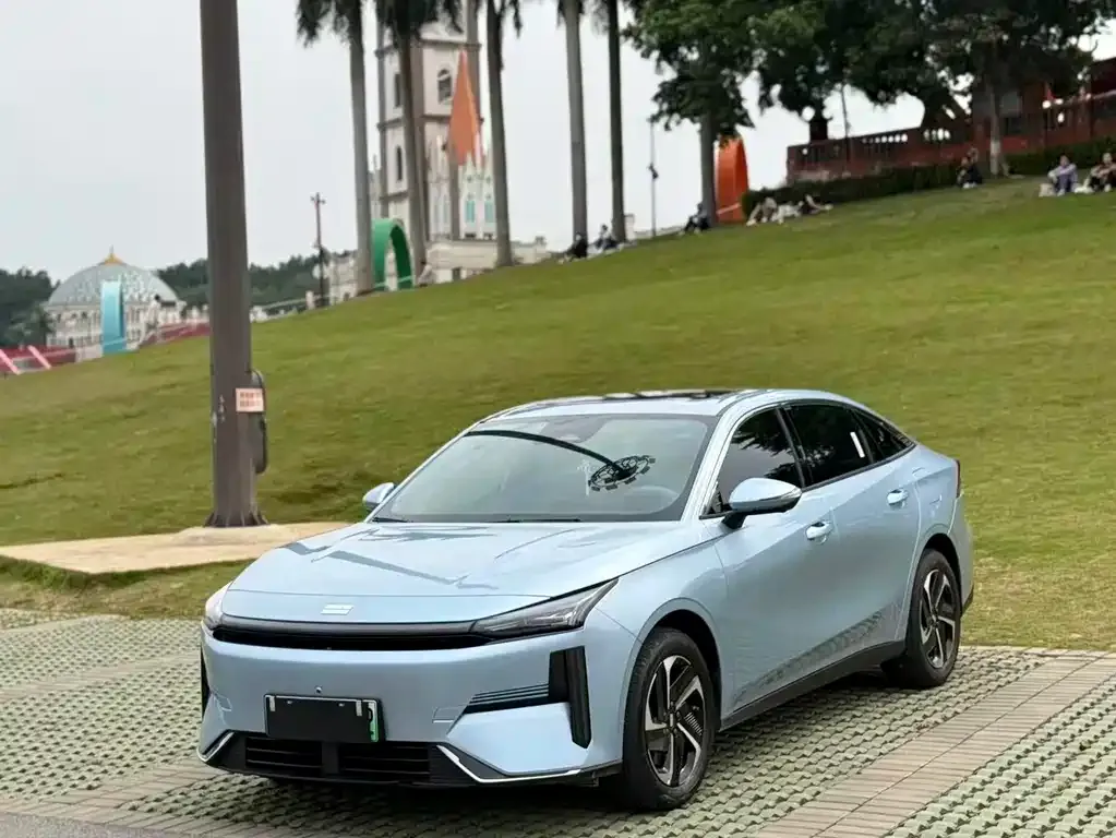 Geely Galaxy L6 — фото 1
