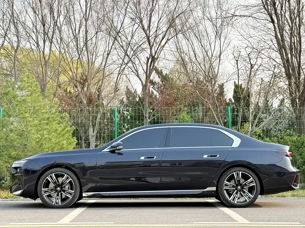 BMW 7 Series 2024 из CN, фото 10