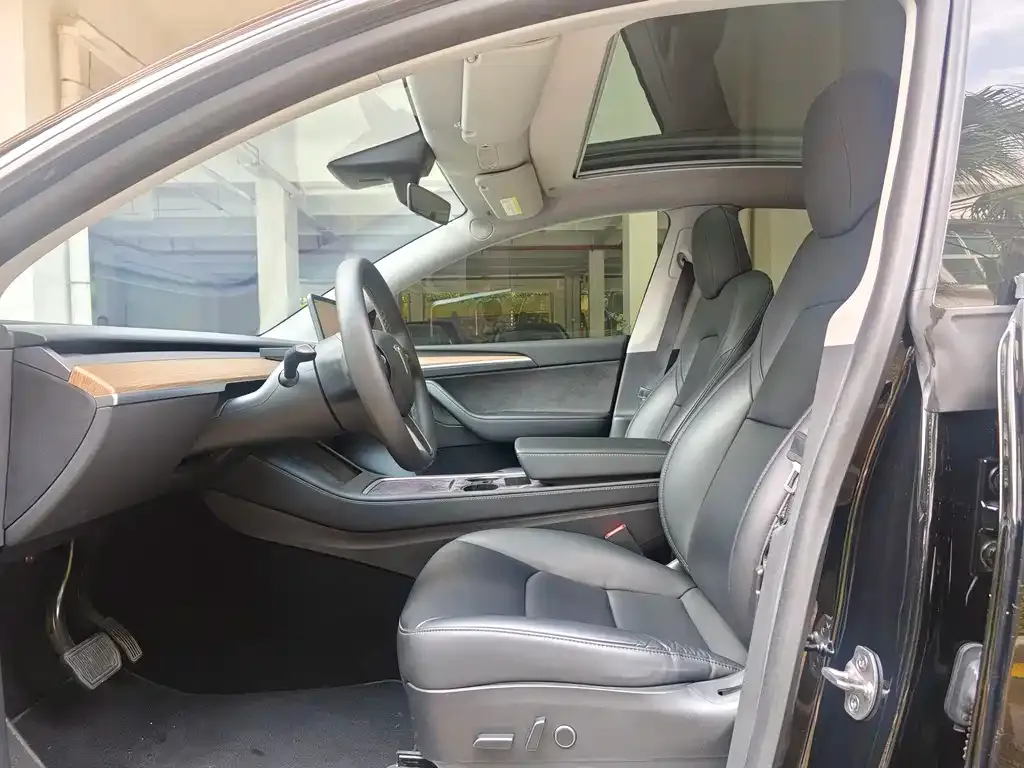 Tesla Model Y — фото 4