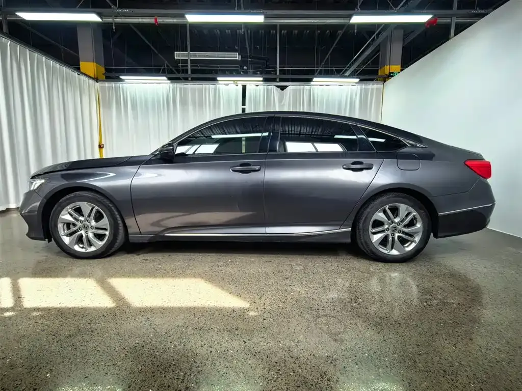 Honda Accord — фото 10