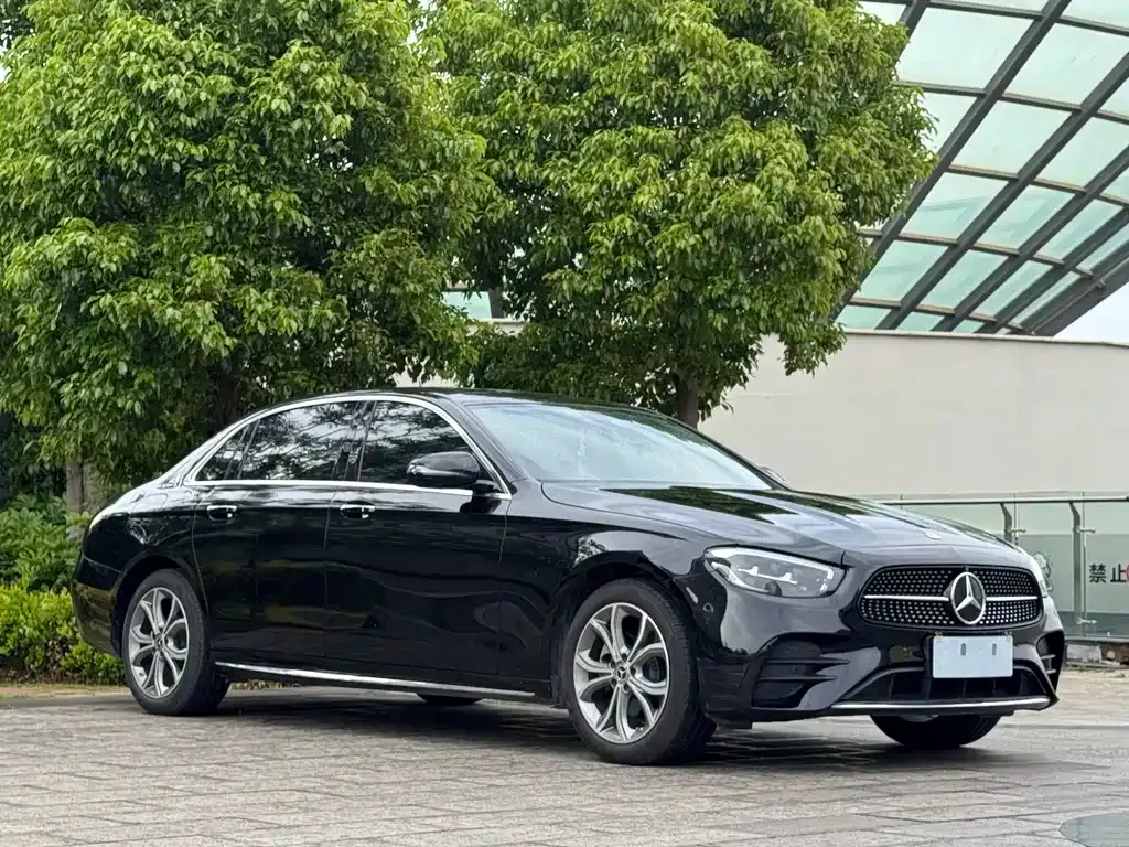 Mercedes-Benz E-Class — фото 4