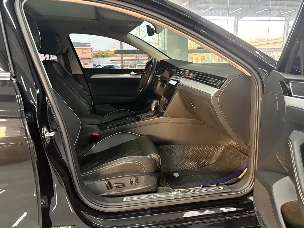 Volkswagen Magotan GTE PHEV 2023 из CN, фото 9