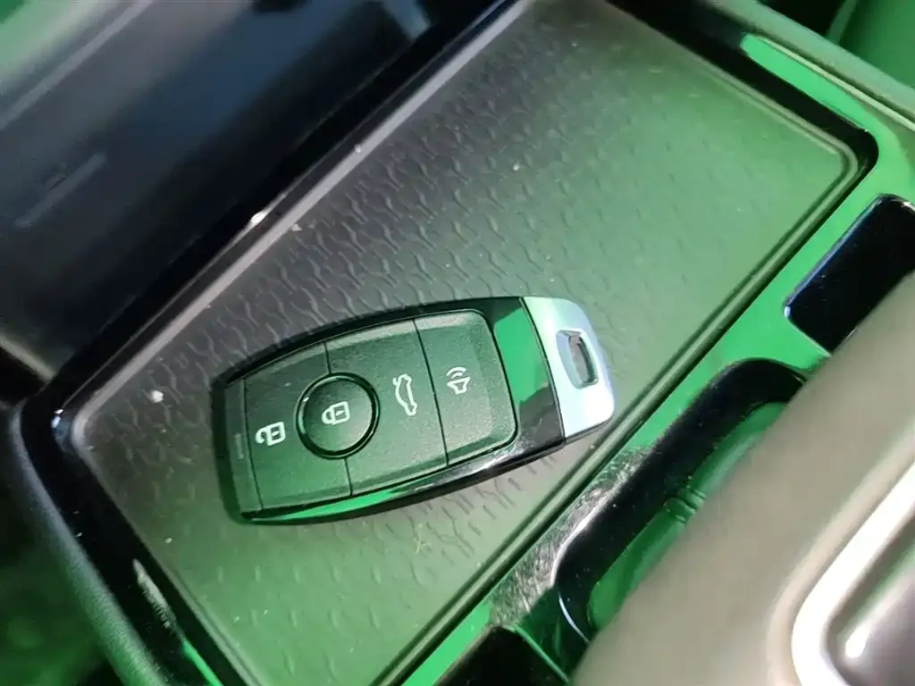 Hongqi E-QM5 — фото 2