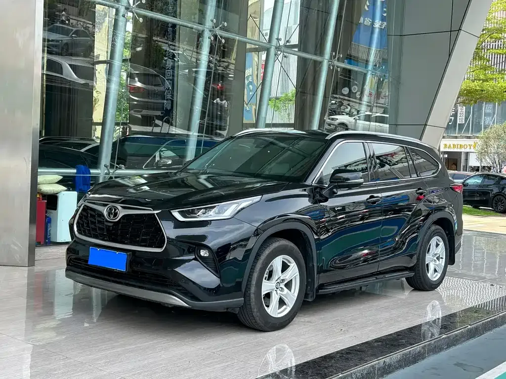 Toyota Highlander — фото 1