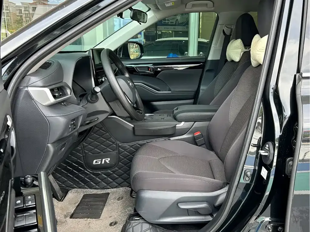 Toyota Highlander — фото 10