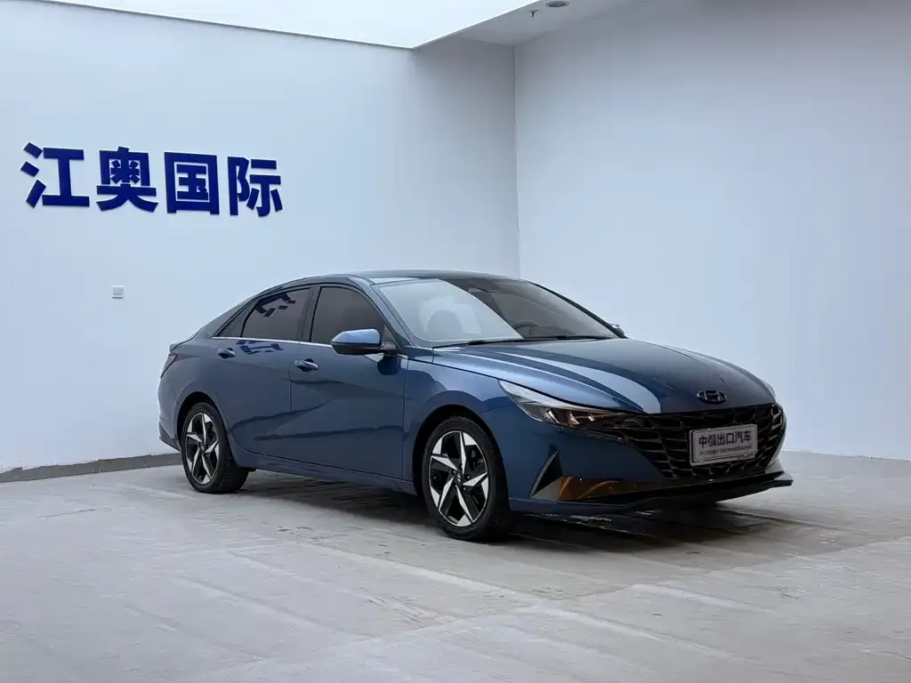 Hyundai Elantra — фото 2