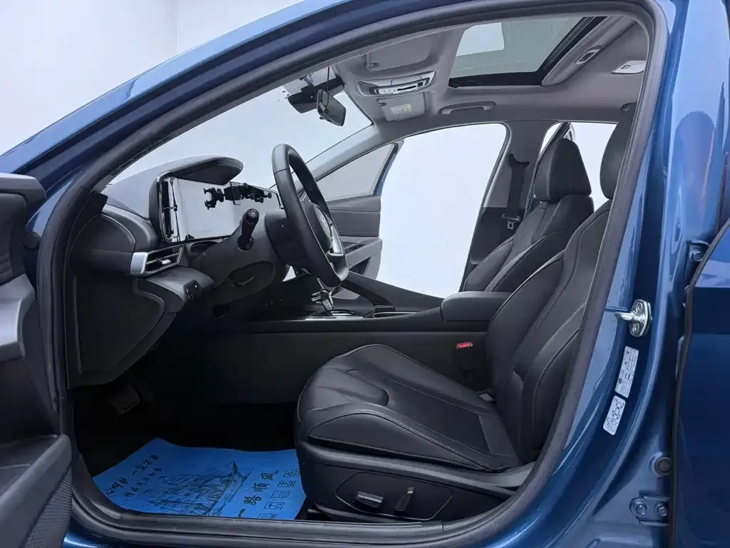 Hyundai Elantra — фото 8