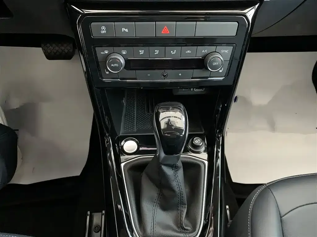 Volkswagen Tharu — фото 10