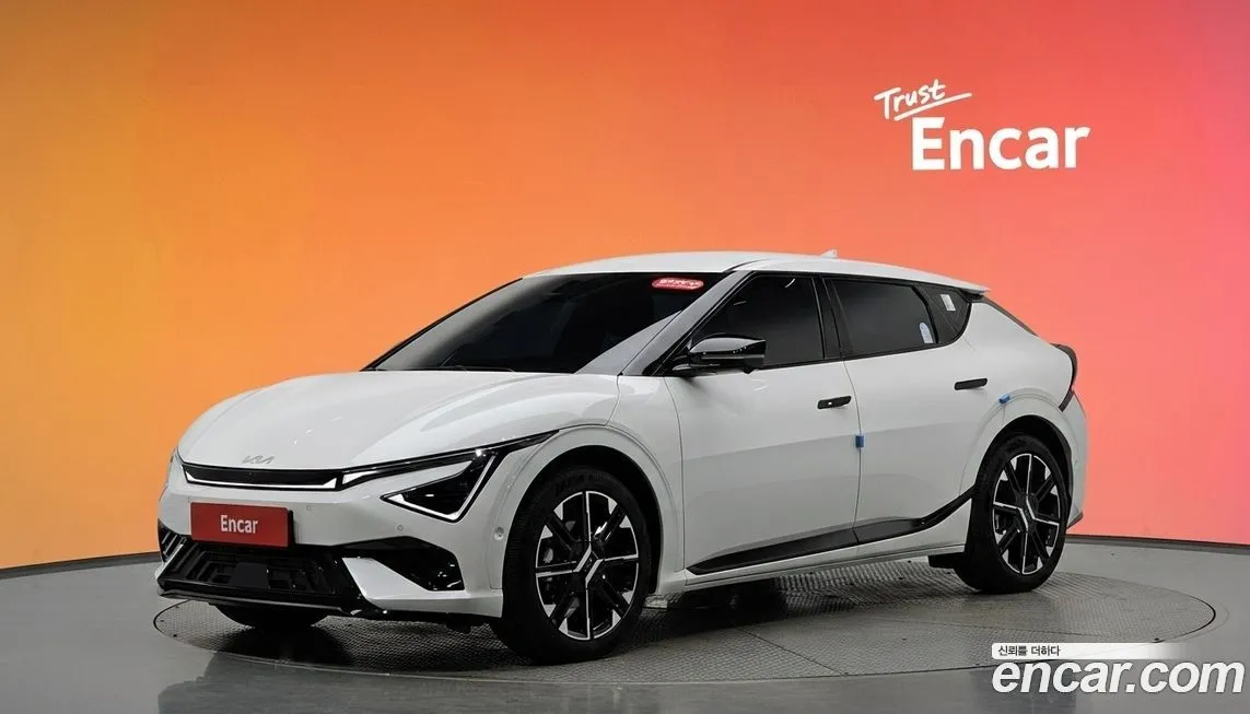 Kia EV6 — фото 1
