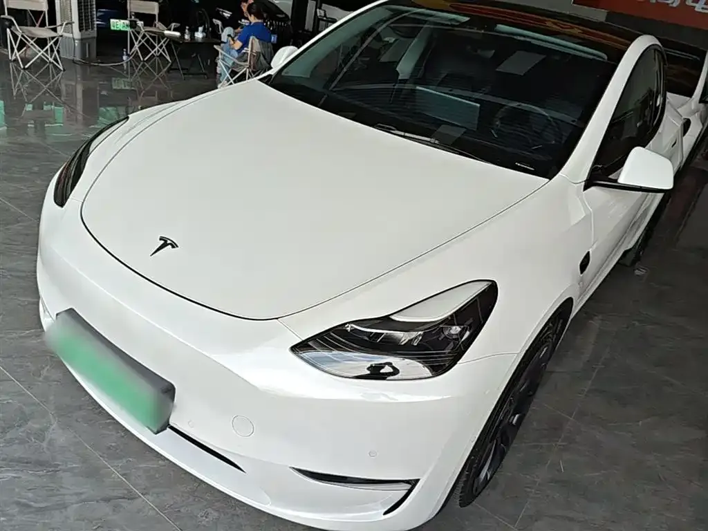 Tesla Model Y — фото 1