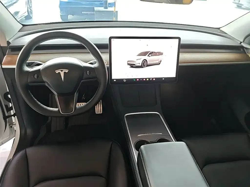 Tesla Model Y — фото 2