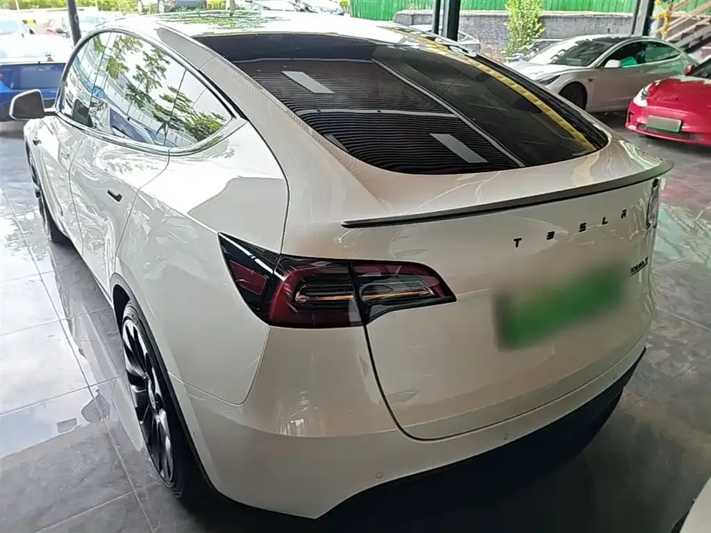 Tesla Model Y — фото 9
