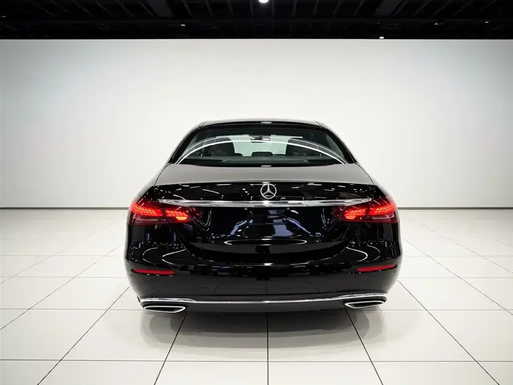 Mercedes-Benz E-Class — фото 2