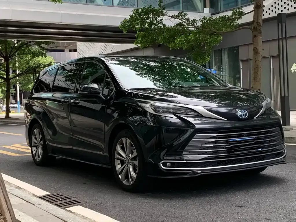 Toyota Sienna — фото 10
