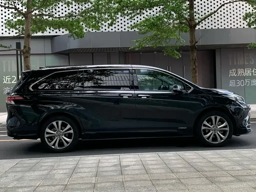 Toyota Sienna — фото 8
