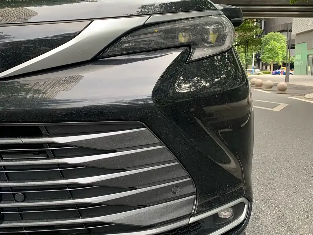 Toyota Sienna — фото 4