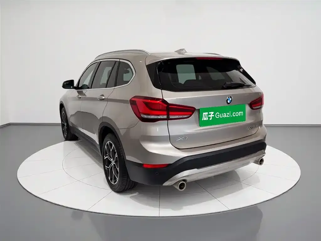 BMW X1 — фото 8