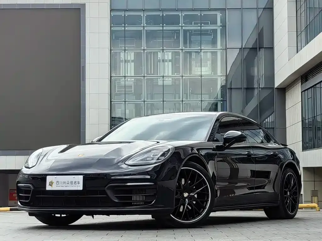 Porsche Panamera — фото 1