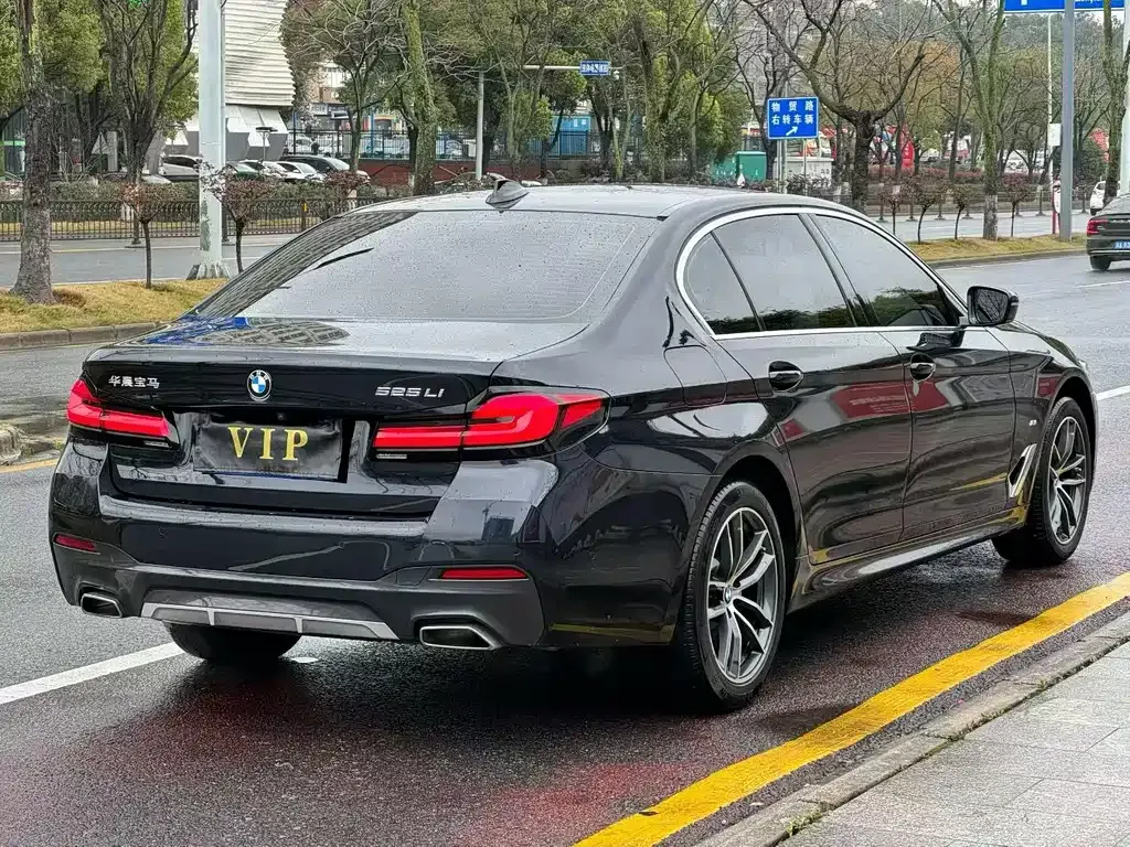 BMW 5 Series — фото 5