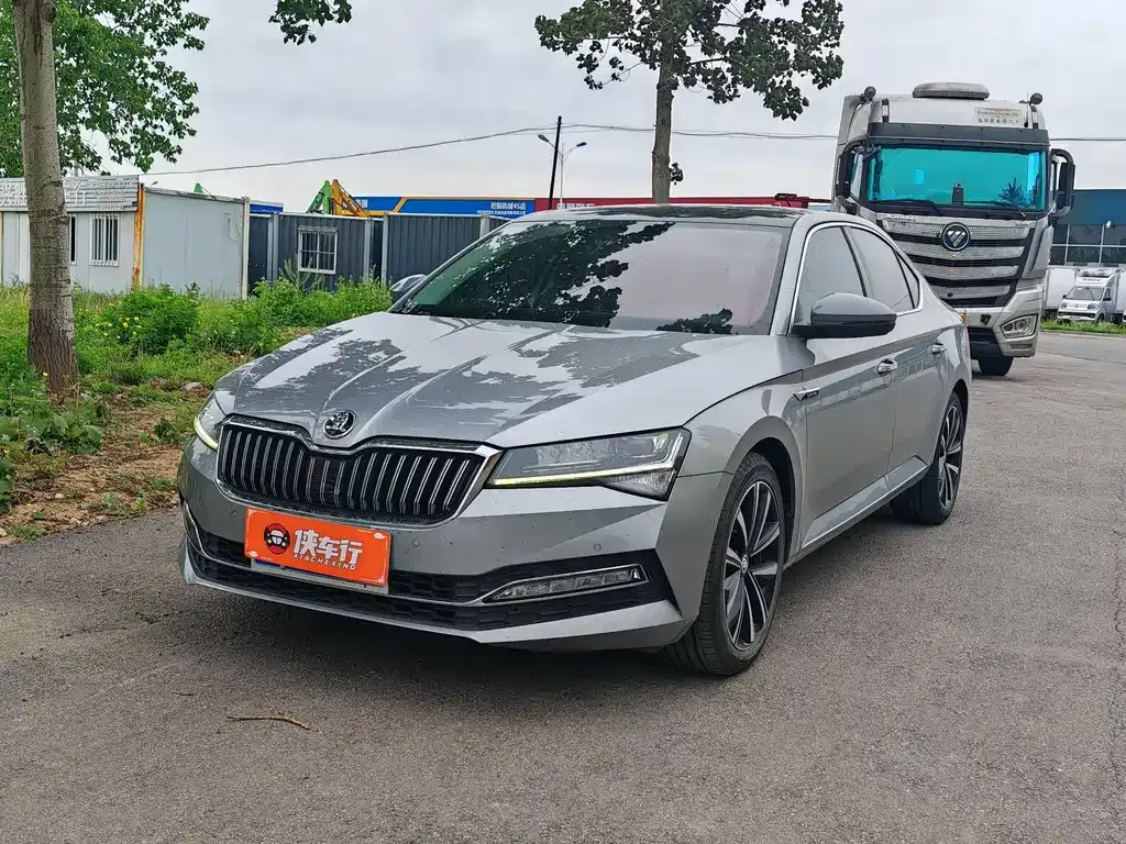 Skoda Superb — фото 1