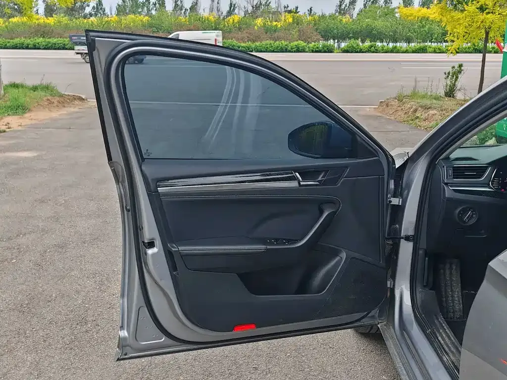 Skoda Superb — фото 4