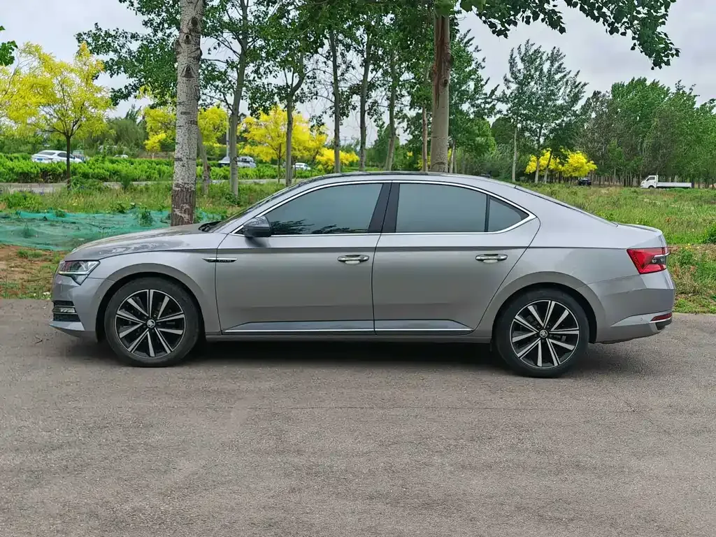 Skoda Superb — фото 8