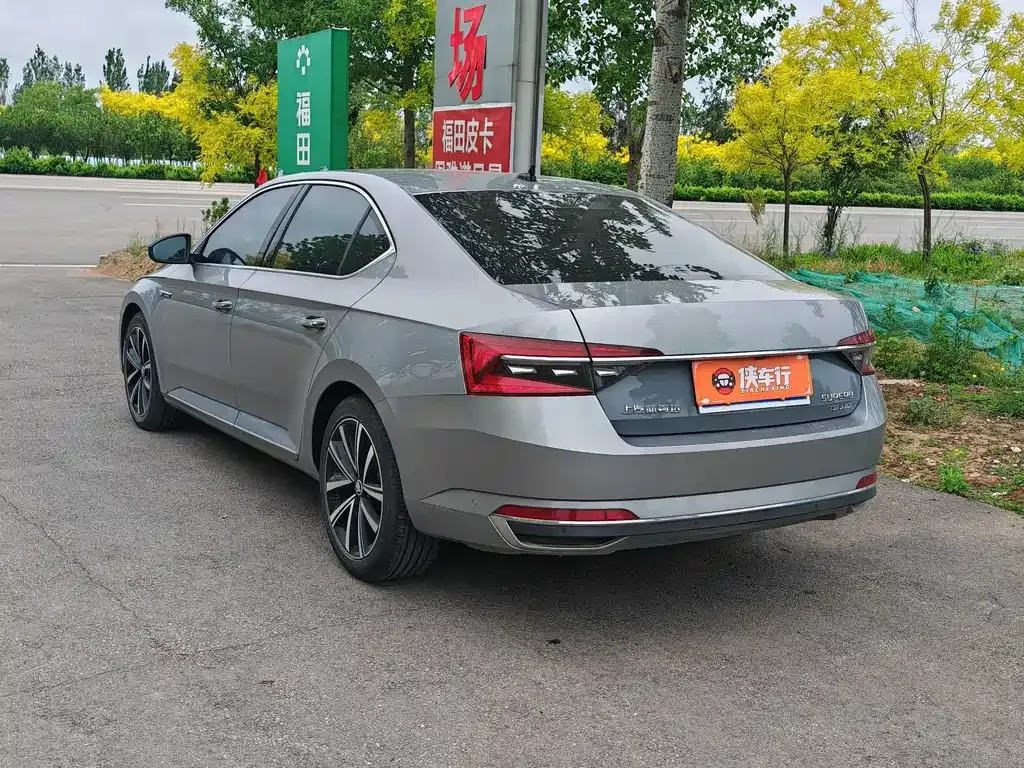 Skoda Superb — фото 10