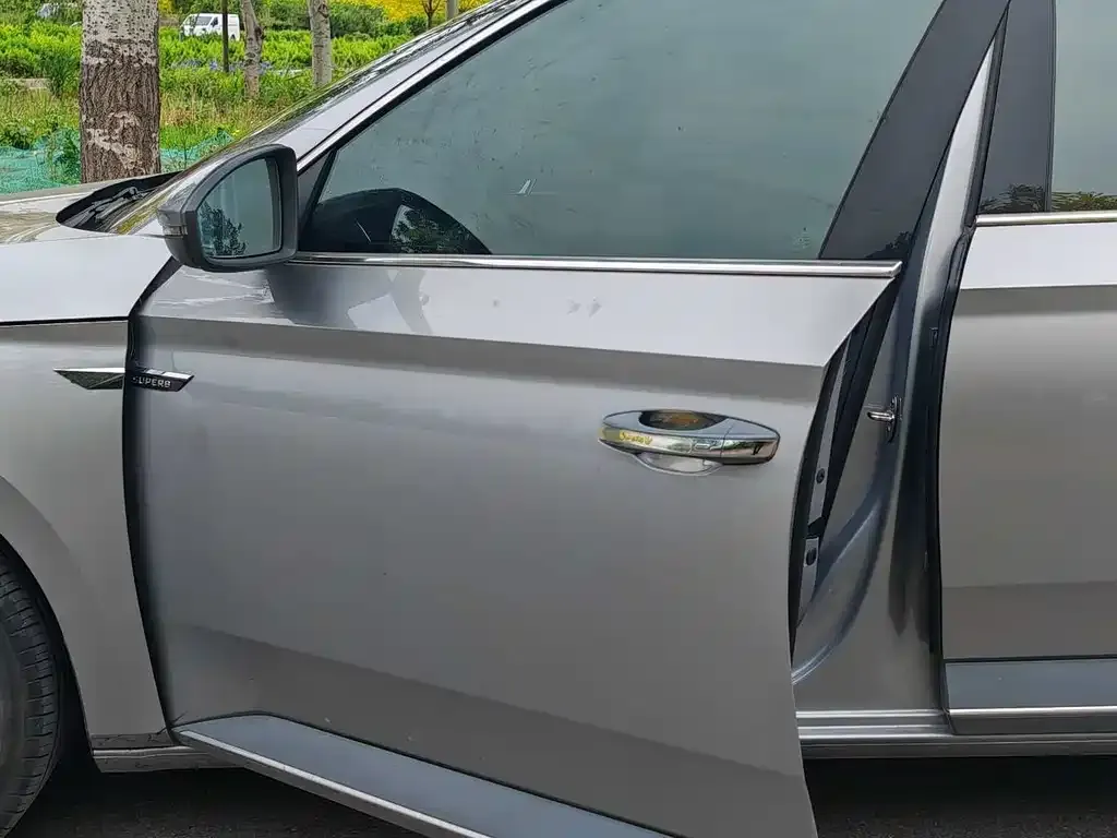 Skoda Superb — фото 9