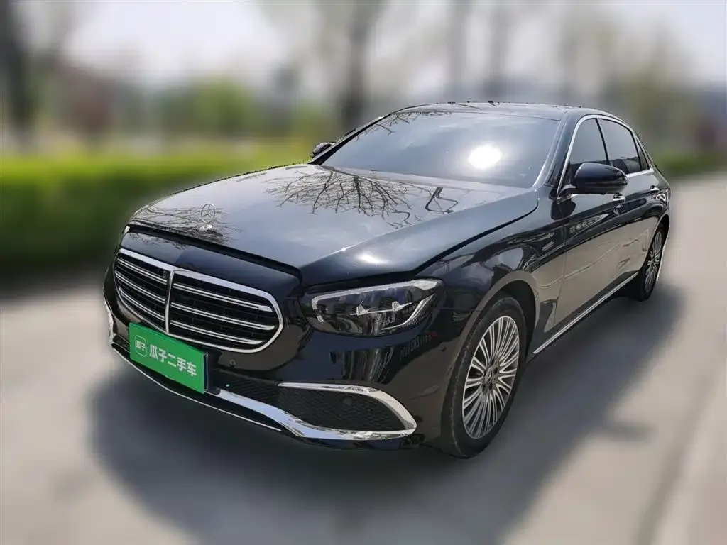 Mercedes-Benz E-Class — фото 1