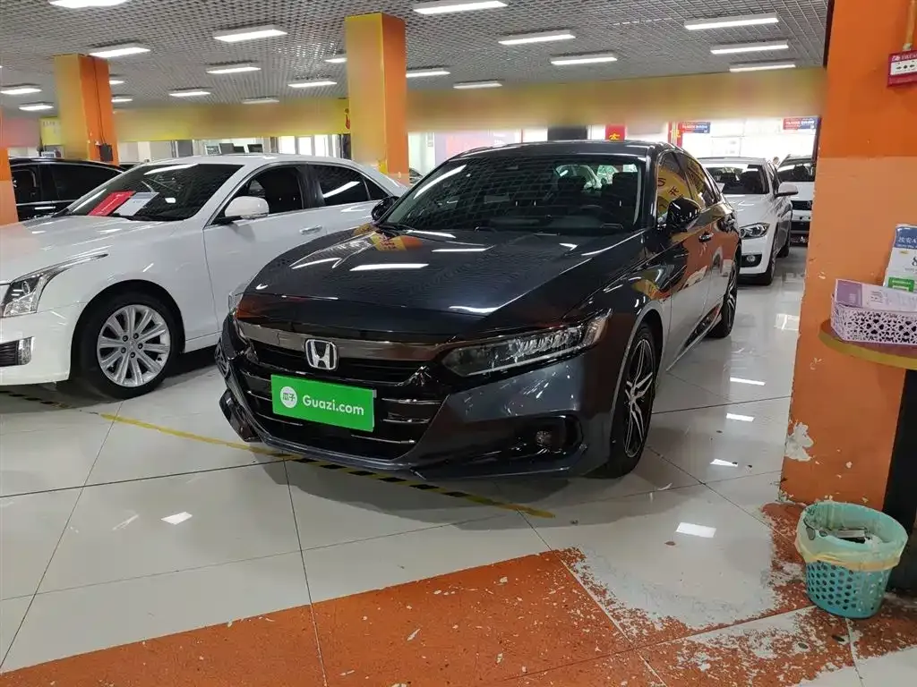 Honda Accord — фото 1