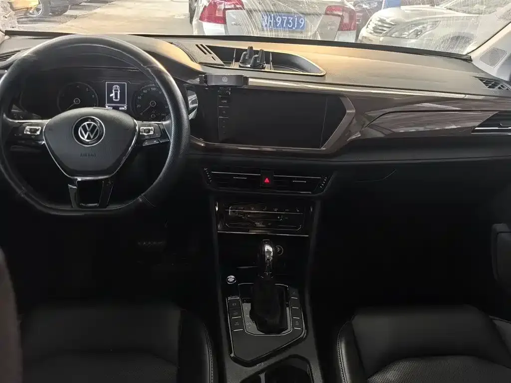 Volkswagen Tharu — фото 2