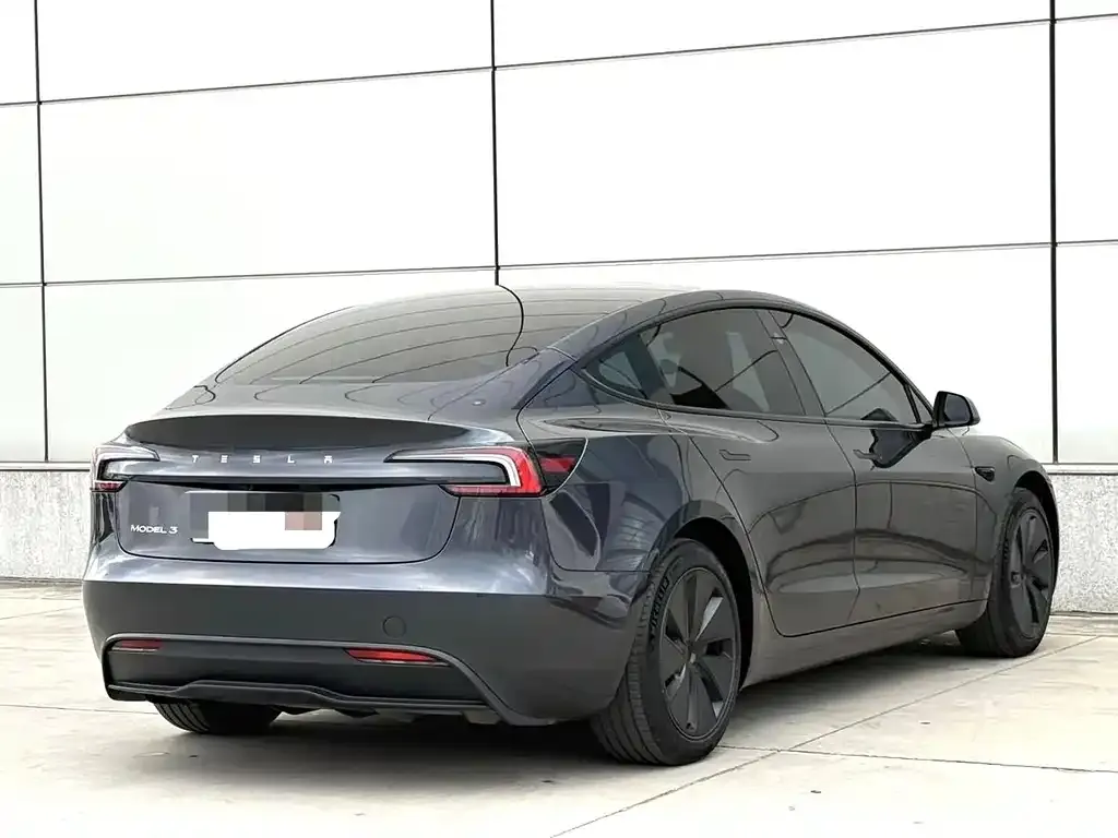 Tesla Model 3 — фото 7