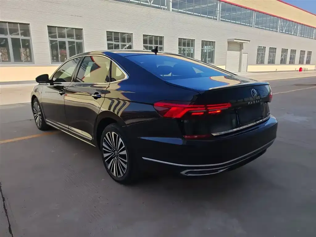 Volkswagen Passat — фото 7