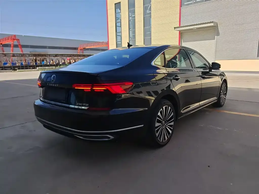 Volkswagen Passat — фото 8