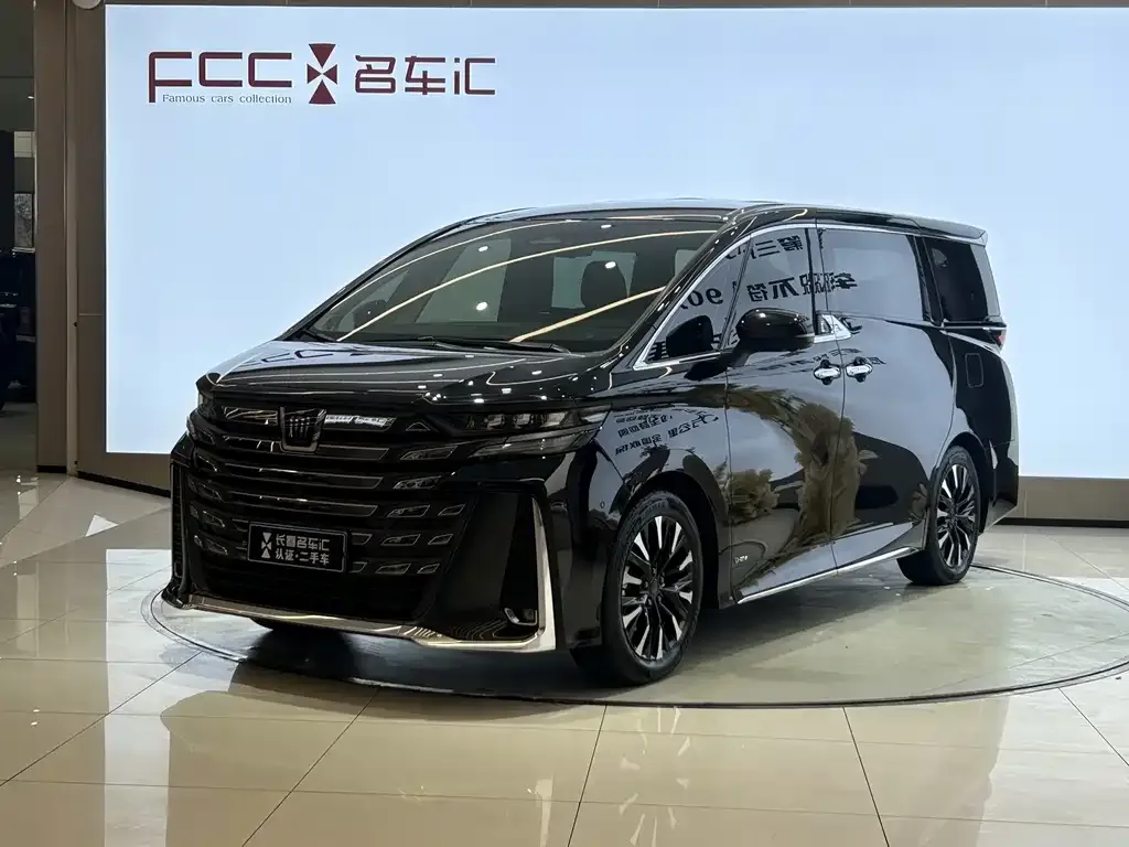 Toyota Vellfire — фото 1