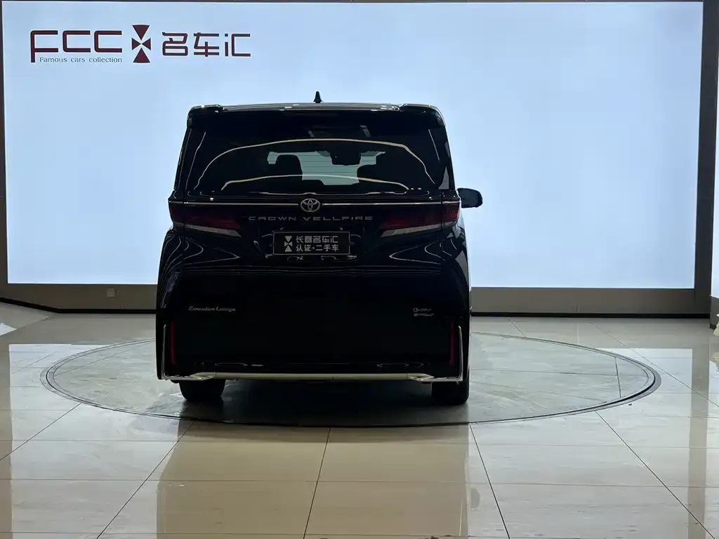 Toyota Vellfire — фото 8