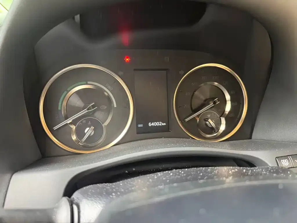 Toyota Alphard — фото 2