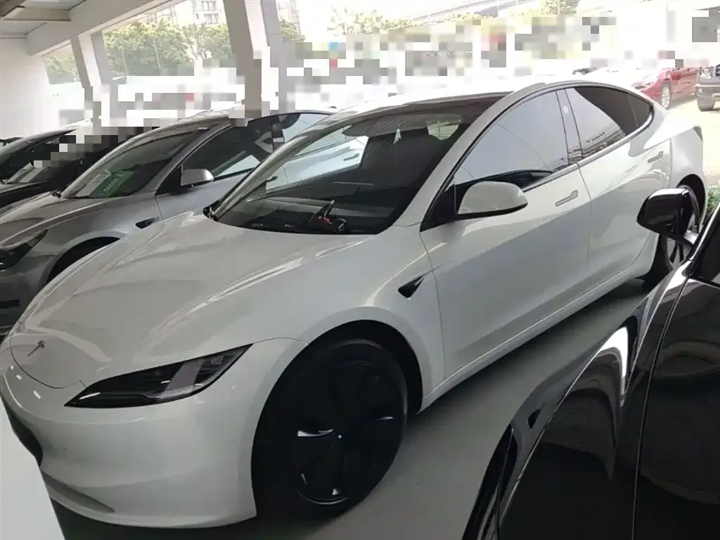 Tesla Model 3 — фото 1