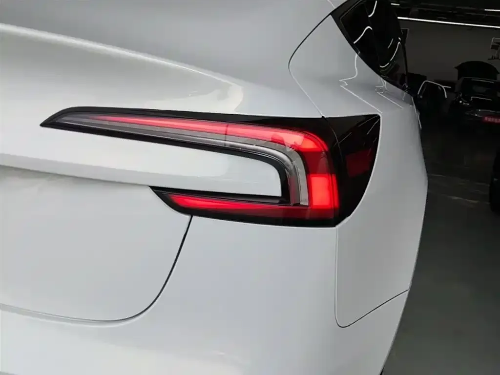 Tesla Model 3 — фото 4